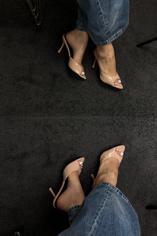 MULES GIVANA NUDE