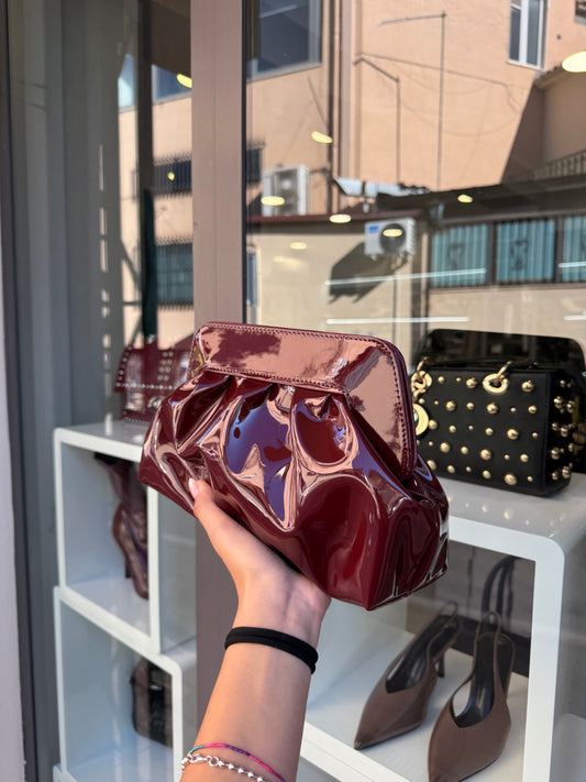 clutch in vernice BORDEAUX