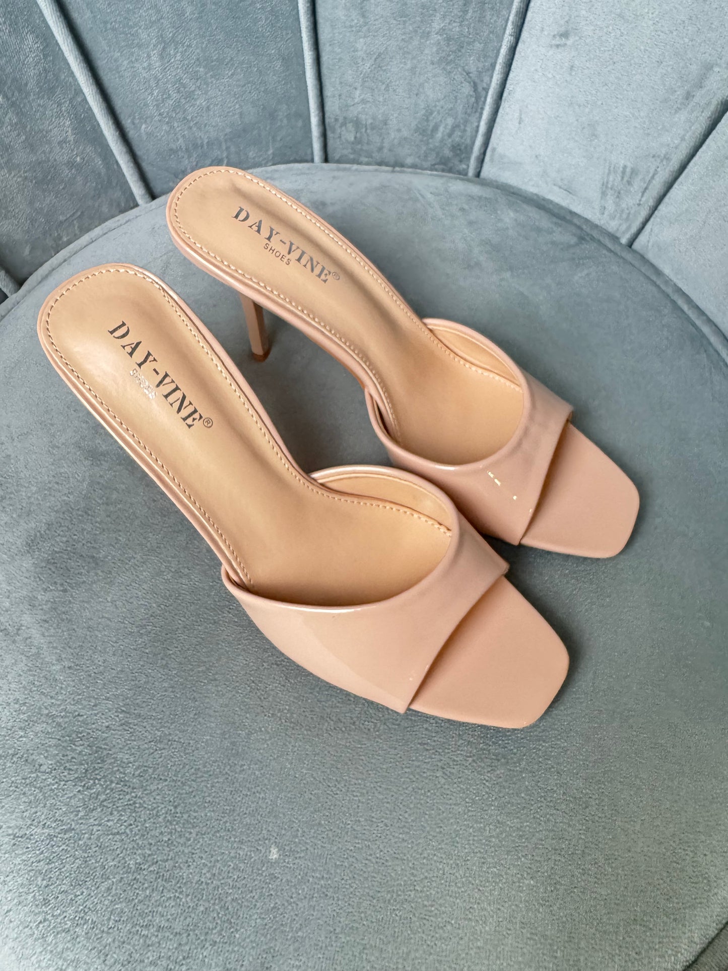 Mules divina nude