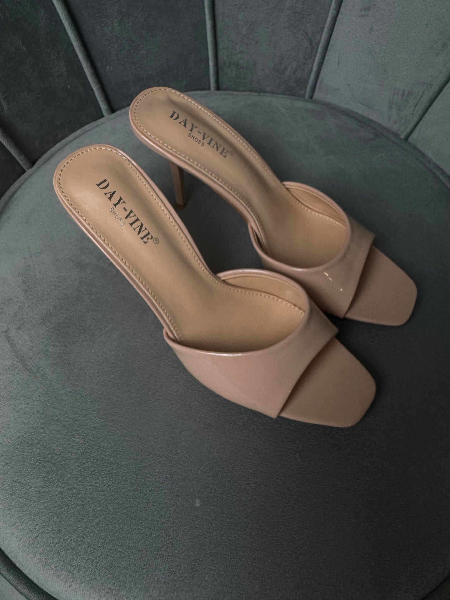 Mules divina nude