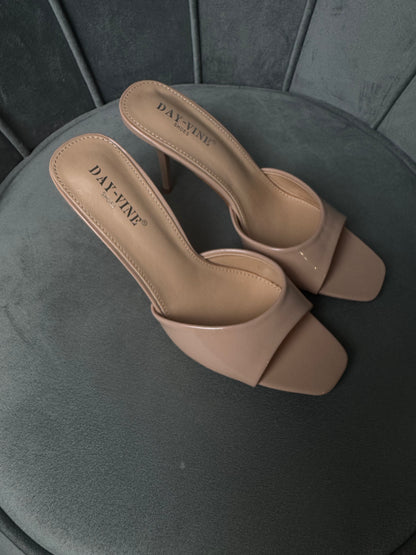 Mules divina nude
