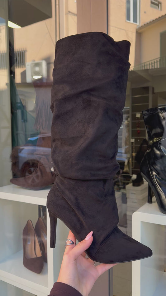 stivali arricciati neri scamosciati